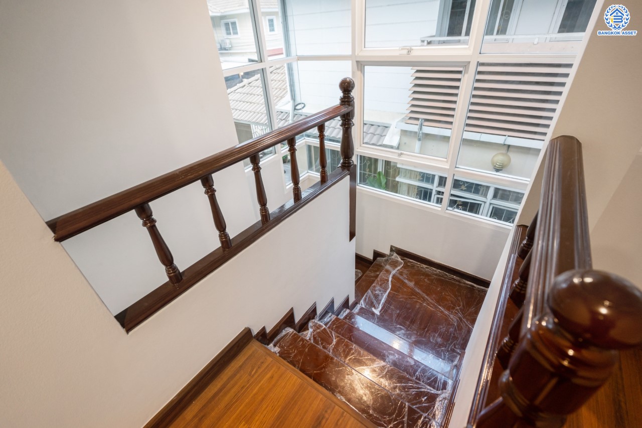 บ้านมือสองตกแต่งใหม่ ม.รัชชา2 บางใหญ่ หลังมุม เนื้อที่ 59 ตร.ว. ฟังก์ชัน 3 ห้องนอน 3 ห้องน้ำ 1 ห้องอเนกประสงค์ จอดรถได้ 2 คัน บนทำเลเชื่อมต่อถ.กาญจนาภิเษก ใกล้เซ็นทรัลเวสต์เกต ทางด่วน "กาญจนาภิเษก" และรถไฟฟ้าสายสีม่วง "สถานีตลาดบางใหญ่"